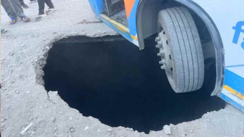 Himachal Latest News: एचआरटीसी बस का दरवाजा खुलने से गहरे गड्ढे में गिरी मासूम बच्ची! मचा हड़कंप