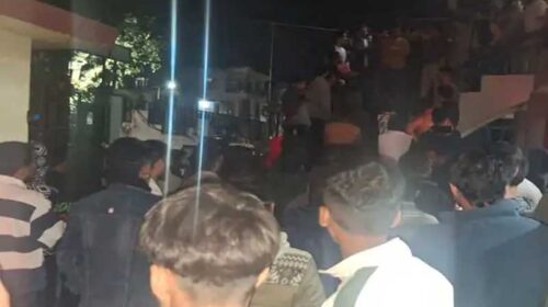 Himachal Crime News: नाबालिग की किडनैप का प्रयास! आपस में उलझे दो समुदाय, आरोपी की भीड़ ने की धुनाई Himachal Crime News: नाबालिग की किडनैप का प्रयास! आपस में उलझे दो समुदाय, आरोपी की भीड़ ने की धुनाई