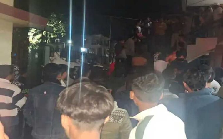 Himachal Crime News: नाबालिग की किडनैप का प्रयास! आपस में उलझे दो समुदाय, आरोपी की भीड़ ने की धुनाई Himachal Crime News: नाबालिग की किडनैप का प्रयास! आपस में उलझे दो समुदाय, आरोपी की भीड़ ने की धुनाई