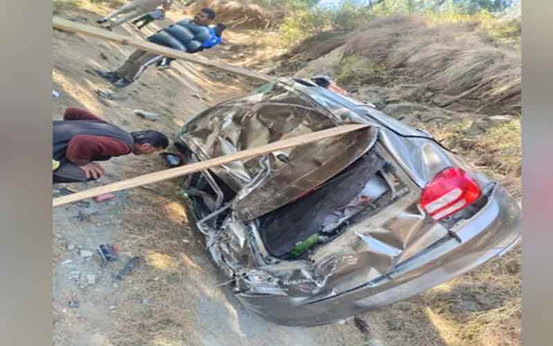 हिमाचल में बड़ा हादसा: हादसे का शिकार हुई कार! स्कूल के हेडमास्टर सहित पत्नी की मौत
