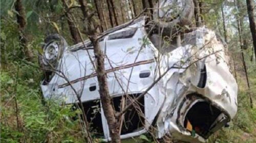 Himachal News Alert: सड़क से गहरी खाई में लुढ़की कार! चालक गंभीर घायल, अस्पताल में भर्ती Himachal News Alert: सड़क से गहरी खाई में लुढ़की कार! चालक गंभीर घायल, अस्पताल में भर्ती