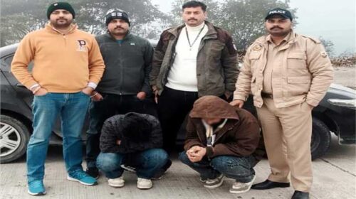 Himachal Crime News: पुलिस ने दो तस्करों से पकड़ी चरस! गाड़ी में जा रहे थे आरोपी, पुलिस ने ऐसे किए काबू