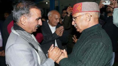 CM Sukhu: विंग कमांडर शहीद नमांश स्याल के घर पहुंचे मुख्यमंत्री! शोकाकुल परिवार को ढांढस बंधाया CM Sukhu: विंग कमांडर शहीद नमांश स्याल के घर पहुंचे मुख्यमंत्री! शोकाकुल परिवार को ढांढस बंधाया