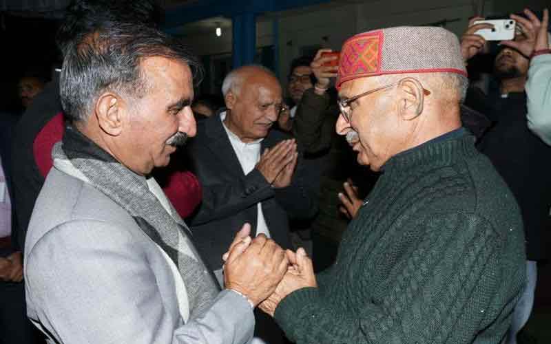 CM Sukhu: विंग कमांडर शहीद नमांश स्याल के घर पहुंचे मुख्यमंत्री! शोकाकुल परिवार को ढांढस बंधाया