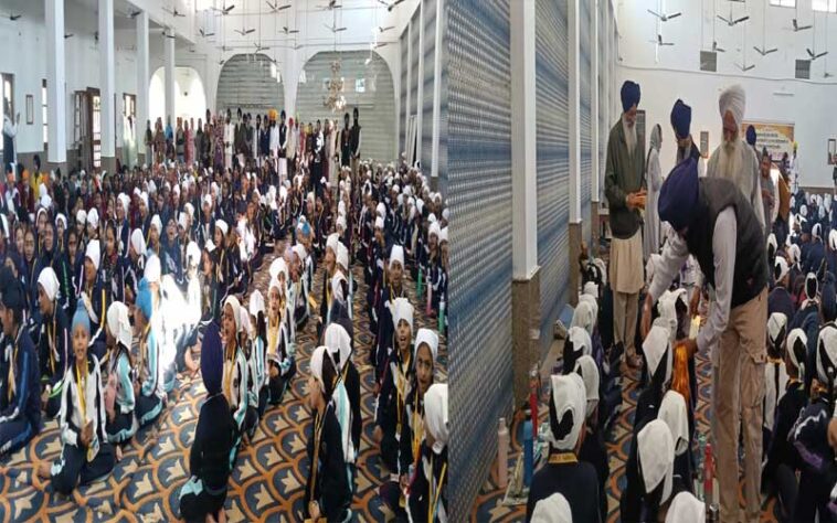 Paonta Sahib: गुरु तेग बहादुर जी के 350वें शहीदी दिवस पर गुरबानी प्रतियोगिता! बच्चों में दिखा उत्साह Paonta Sahib: गुरु तेग बहादुर जी के 350वें शहीदी दिवस पर गुरबानी प्रतियोगिता! बच्चों में दिखा उत्साह