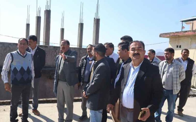 Sirmour News: उद्योग मंत्री ने 19 करोड़ की लागत से निर्माणाधीन 100 बिस्तरों के सिविल अस्पताल का किया निरीक्षण