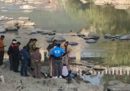 Himachal News Alert: खड्ड में मिला व्यक्ति का शव! फैली सनसनी, अभी तक नहीं हुई पहचान