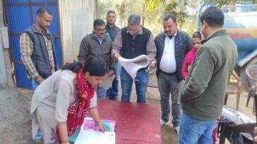 Himachal Latest News: सीएम के निर्देश पर परिवार की समस्या के निवारण के लिए घर पहुंचे अधिकारी! कार्य शुरू करने का दिया भरोसा