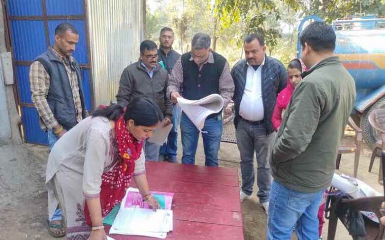 Himachal Latest News: सीएम के निर्देश पर परिवार की समस्या के निवारण के लिए घर पहुंचे अधिकारी! कार्य शुरू करने का दिया भरोसा