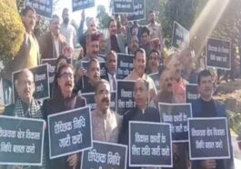 HP Assembly Session: सुक्खू सरकार पर भड़का विपक्ष! हिमाचल विधानसभा के बाहर किया प्रदर्शन