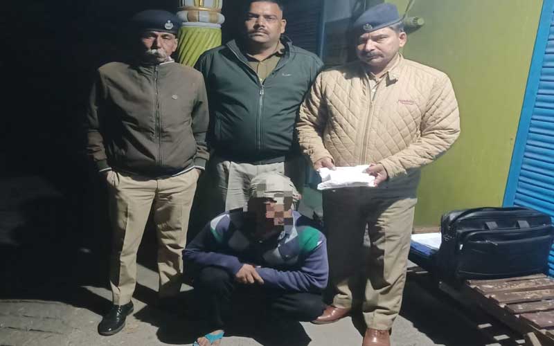 Paonta Sahib: पांवटा पुलिस ने चरस सहित दबोचा तस्कर! कैरी बैग में छुपाई थी खेप..