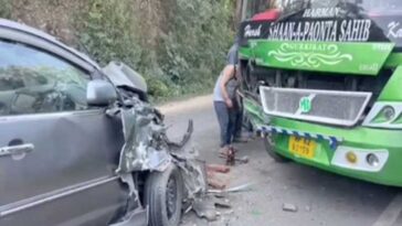 Sirmour News: निजी बस और कार के बीच टक्कर! मौके पर चीख-पुकार, 20 से अधिक यात्री थे सवार