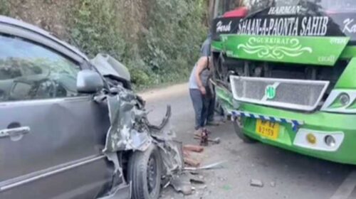 Sirmour News: निजी बस और कार के बीच टक्कर! मौके पर चीख-पुकार, 20 से अधिक यात्री थे सवार Sirmour News: निजी बस और कार के बीच टक्कर! मौके पर चीख-पुकार, 20 से अधिक यात्री थे सवार