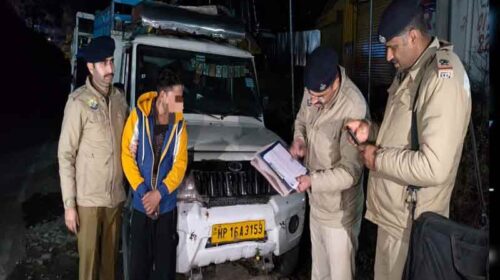 Paonta Sahib: पुलिस को देखकर पिकअप लेकर भागा ड्राइवर! टीम ने पकड़ा, स्टेरिंग से मिली नशे की खेप