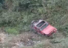 Accident In Himachal: सड़क से गहरी खाई में गिरी थार! सिरमौर के युवक की मौत, चार गंभीर घायल