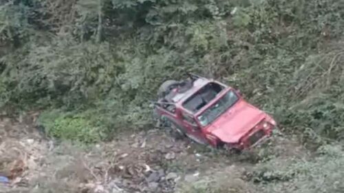Accident In Himachal: सड़क से गहरी खाई में गिरी थार! सिरमौर के युवक की मौत, चार गंभीर घायल