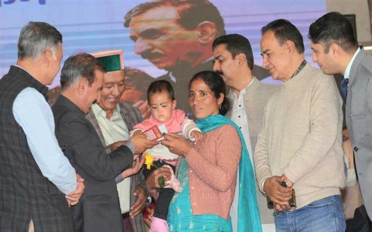 CM Sukhu: मुख्यमंत्री ने आपदा प्रभावित परिवारों को दी 81 करोड़ रुपये की राहत राशि! अनाथ हुई निकिता को 21 लाख