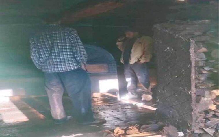 Himachal News Alert: गहरी नींद में सोया था परिवार! तभी तीन मंजिला मकान में भड़की आग, सारा सामान जलकर राख Himachal News Alert: गहरी नींद में सोया था परिवार! तभी तीन मंजिला मकान में भड़की आग, सारा सामान जलकर राख