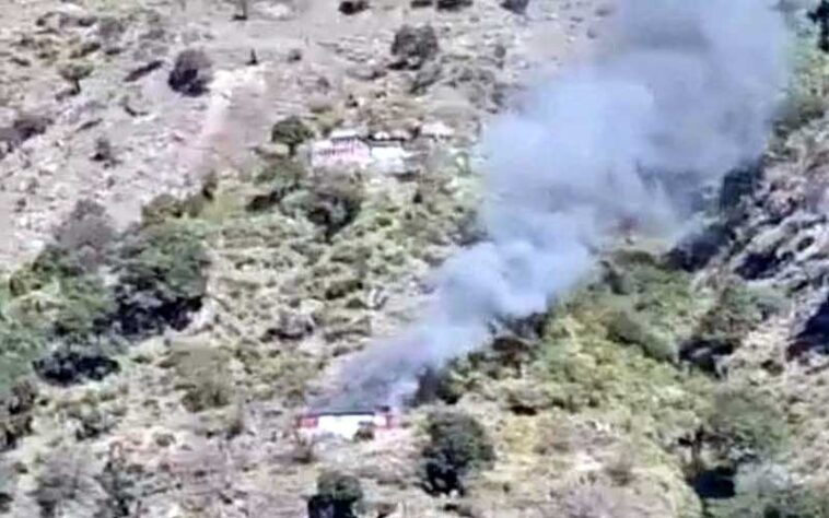 Himachal News Alert: ढाई मंजिला मकान जलकर राख! परिवार के 6 सदस्य बेघर Himachal News Alert: ढाई मंजिला मकान जलकर राख! परिवार के 6 सदस्य बेघर