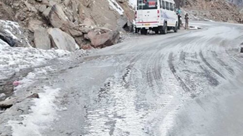 Himachal Weather: हिमाचल में बढ़ने लगा सर्दी का सितम! पारा गिरा, जाने एक सप्ताह तक कैसा रहेगा मौसम का हाल Himachal Weather: हिमाचल में बढ़ने लगा सर्दी का सितम! पारा गिरा, जाने एक सप्ताह तक कैसा रहेगा मौसम का हाल