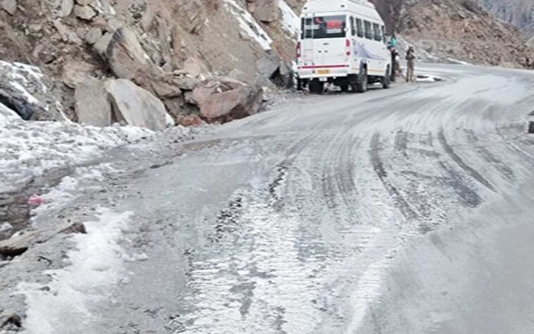 Himachal Weather: हिमाचल में बढ़ने लगा सर्दी का सितम! पारा गिरा, जाने एक सप्ताह तक कैसा रहेगा मौसम का हाल Himachal Weather: हिमाचल में बढ़ने लगा सर्दी का सितम! पारा गिरा, जाने एक सप्ताह तक कैसा रहेगा मौसम का हाल