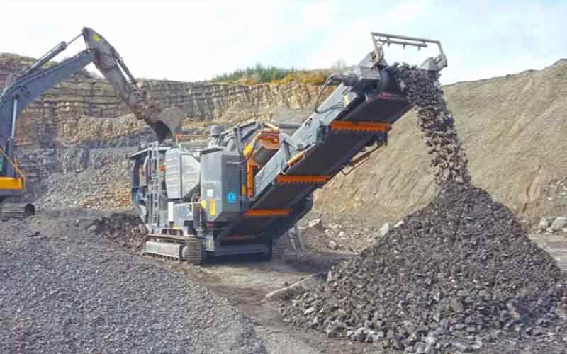 Himachal News: नियमों की अवहेलना पर स्टोन क्रशर का बिजली कनेक्शन काटा! लीज निलंबित