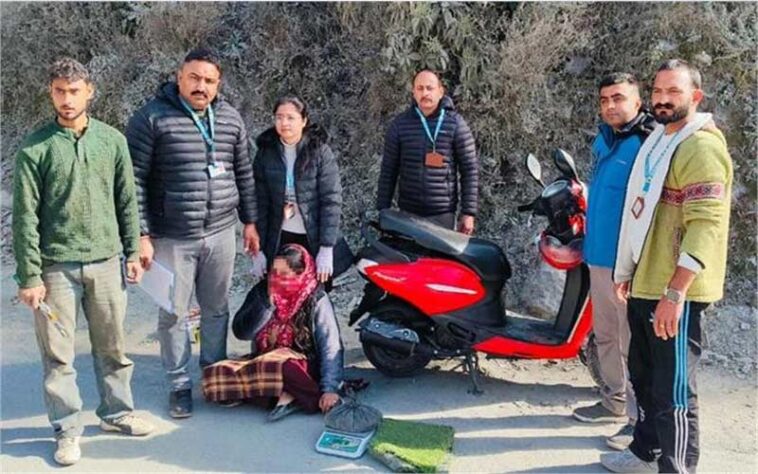 Himachal Crime News: हिमाचल में महिला से पकड़ी 1.402 किलोग्राम चरस! स्कूटी की टिक्की में छुपा कर ले जा रही थी खेप