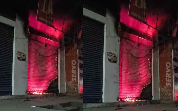 Himachal Latest News: पर्दों की दुकान में भीषण अग्निकांड! सबकुछ जलकर खाक, 30 लाख रुपये का नुकसान Himachal Latest News: पर्दों की दुकान में भीषण अग्निकांड! सबकुछ जलकर खाक, 30 लाख रुपये का नुकसान