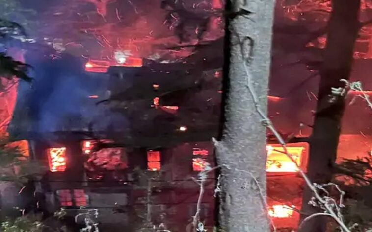 Himachal News Alert: भीषण अग्निकांड से जलकर राख हुआ मकान! लाखों की संपत्ति को नुकसान Himachal News Alert: भीषण अग्निकांड से जलकर राख हुआ मकान! लाखों की संपत्ति को नुकसान