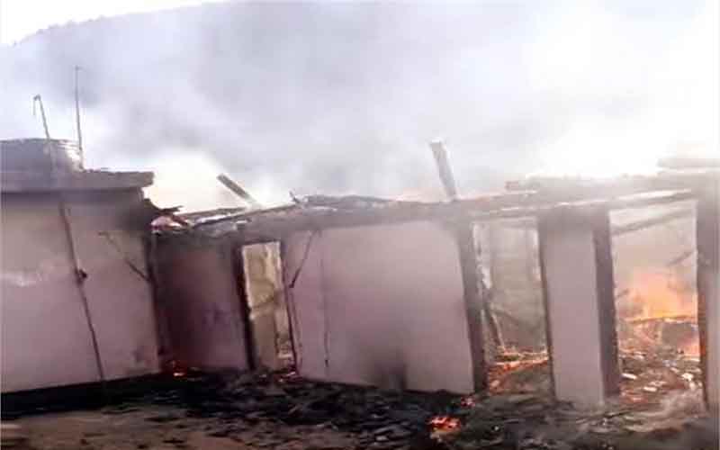 Himachal News Update: भीषण अग्निकांड से दो मंजिला मकान सहित गौशाला जलकर राख! जिंदा जले आठ मवेशी