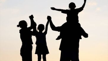 Best Parenting Tips: अच्छे पैरेंट्स बनने के लिए इन आसान टिप्स को करें फॉलो! हर मां-बाप को पता होनी चाहिए ये बातें