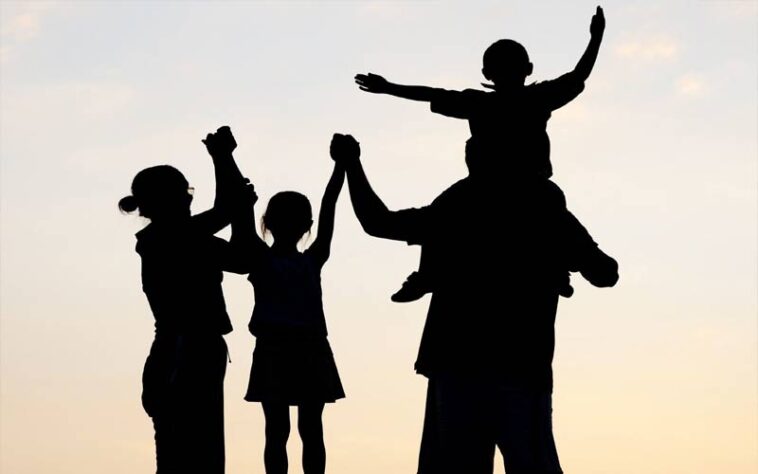 Best Parenting Tips: अच्छे पैरेंट्स बनने के लिए इन आसान टिप्स को करें फॉलो! हर मां-बाप को पता होनी चाहिए ये बातें