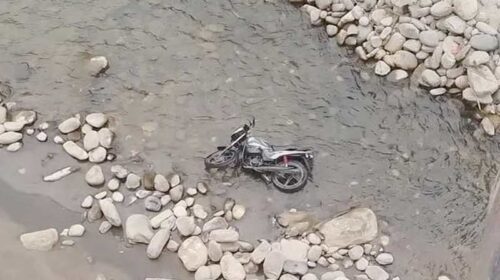 Accident In Himachal: सड़क से लुढ़क कर खड्ड में गिरी बाइक! 25 वर्षीय युवक ने मौके पर तोड़ा दम