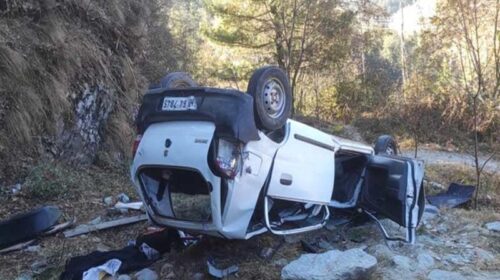 Accident In Himachal: खाई में गिरी कार! 20 साल के युवक ने गवाई जान, पांच की हालत गंभीर
