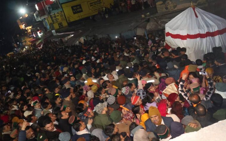 Sirmour News: पशमी मंदिर में विराजमान हुए चालदा महासु महाराज! 1 लाख से अधिक लोगों ने टेका माथा Sirmour News: पशमी मंदिर में विराजमान हुए चालदा महासु महाराज! 1 लाख से अधिक लोगों ने टेका माथा