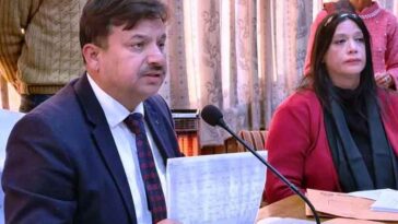 Himachal News: डीसी ने कानूनगो पटवारी को लगाई लेटलतीफी पर फटकार! अब नहीं किया काम तो होगी कार्रवाई