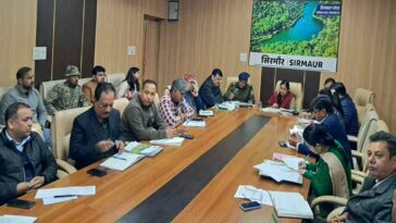 Sirmour News: बर्फबारी और हिमस्खलन को लेकर जिला प्रशासन तैयार! डीसी ने दिए निर्देश, चूडधार यात्रा पर रोक