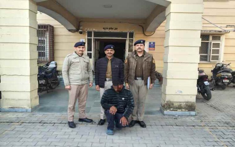 Paonta Sahib: जैकेट की जेब में चिट्टा छिपा कर ले जा रहा था तस्कर! पुलिस ने ऐसे दबोचा Paonta Sahib: जैकेट की जेब में चिट्टा छिपा कर ले जा रहा था तस्कर! पुलिस ने ऐसे दबोचा