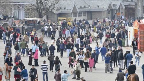 Himachal Tourism: वीकेंड पर सैलानियों की भीड़! शिमला से मनाली तक उमड़े टूरिस्ट, ट्रेनें भी पैक
