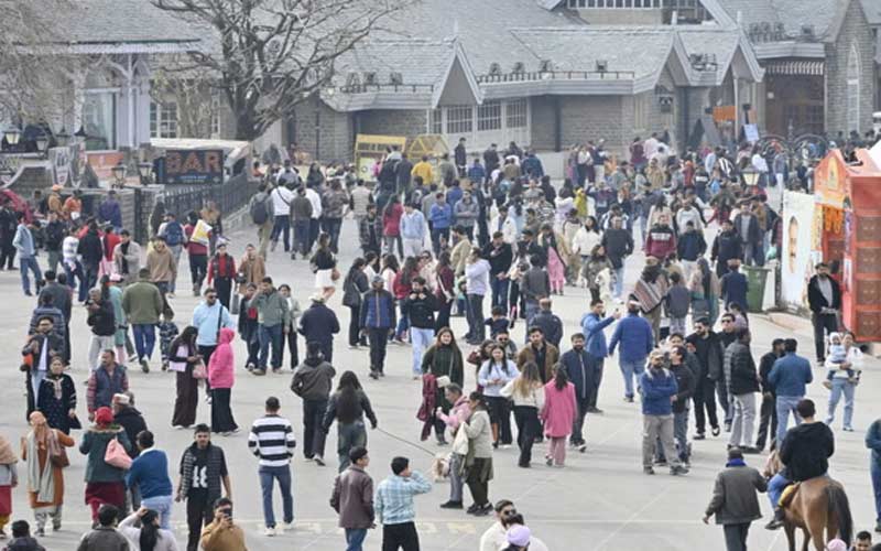 Himachal Tourism: नव वर्ष मनाने हिमाचल में उमड़ी भीड़! होटल पैक, देर रात तक चलेगा जश्न