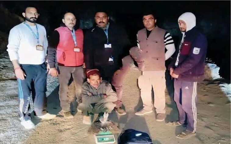 Himachal Crime News: हिमाचल में पकड़ा जम्मू-कश्मीर का तस्कर! 5.128 किलोग्राम चरस बरामद