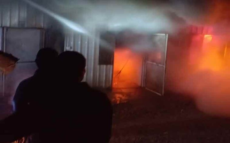 Himachal News Update: क्वार्टर में भीषण अग्निकांड! ज़िंदा जला 19 वर्षीय युवक, अन्य ने भाग कर बचाई जान