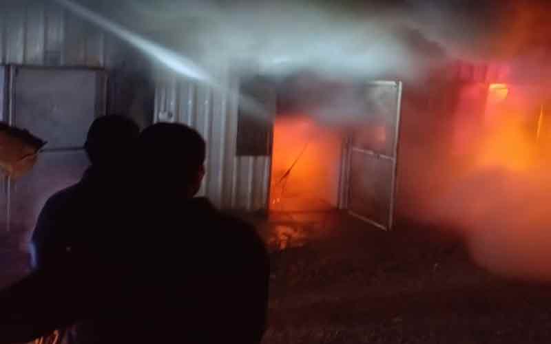 Himachal News Update: क्वार्टर में भीषण अग्निकांड! ज़िंदा जला 19 वर्षीय युवक, अन्य ने भाग कर बचाई जान