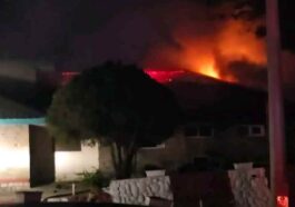 होटल में भीषण अग्निकांड: मौके पर अफरा-तफरी! सुरक्षित बाहर निकाले अधिकारी-कर्मचारी, खाली करवाया क्षेत्र