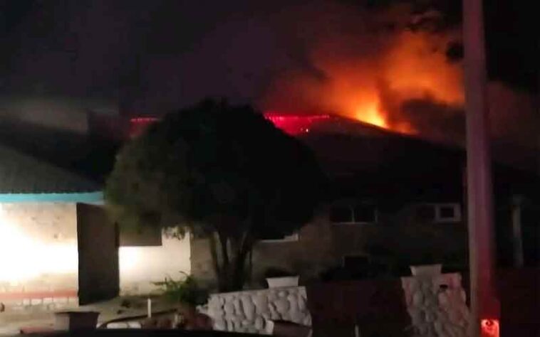 होटल में भीषण अग्निकांड: मौके पर अफरा-तफरी! सुरक्षित बाहर निकाले अधिकारी-कर्मचारी, खाली करवाया क्षेत्र होटल में भीषण अग्निकांड: मौके पर अफरा-तफरी! सुरक्षित बाहर निकाले अधिकारी-कर्मचारी, खाली करवाया क्षेत्र