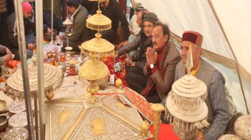 Sirmour News: चालदा महासु महाराज के शिविर में पहुंचे मंत्री हर्षवर्धन चौहान! देर रात पशमी गांव में होंगे विराजमान Sirmour News: चालदा महासु महाराज के शिविर में पहुंचे मंत्री हर्षवर्धन चौहान! देर रात पशमी गांव में होंगे विराजमान