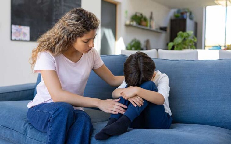 Parenting Tips: बच्चों को तनाव देती है पेरेंट्स की ये गलतियां! छीन लेती हैं उनका Confidence, आज से ही करें सुधार