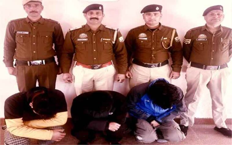Himachal Crime News: पुलिस ने मकान में छापेमारी कर दबोचे तीन युवक! हेरोइन की बड़ी खेप पकड़ी Himachal Crime News: पुलिस ने मकान में छापेमारी कर दबोचे तीन युवक! हेरोइन की बड़ी खेप पकड़ी