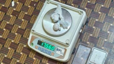 Himachal Crime News: पुलिस ने दो घरों में मारा छापा! चिट्टे के साथ तीन काबू, जले नोट और सीरिंज भी पकड़ी