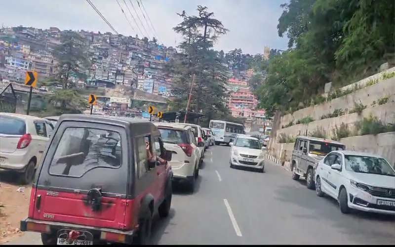 Himachal Tourism: शिमला में वीकेंड पर उमड़ा सैलानियों का सैलाब! विदेशों से भी पहुंचे टूरिस्ट, होटलों में 70 फीसदी कमरे बुक